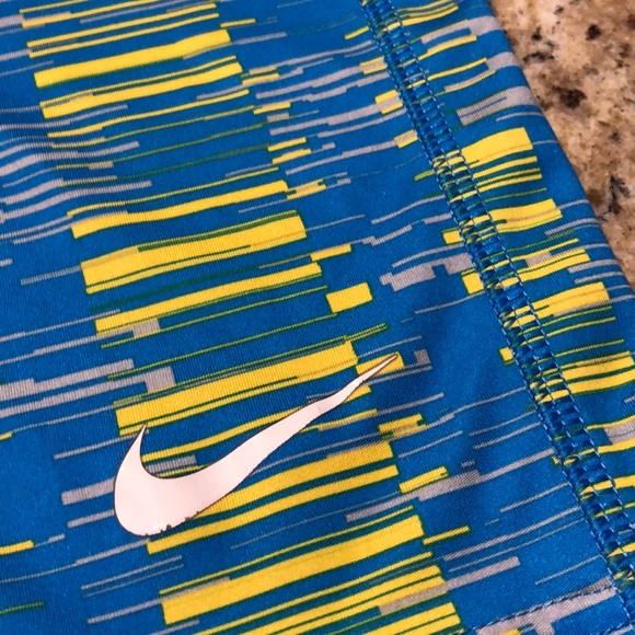 Boys Nike Short - Picture 2 of 7